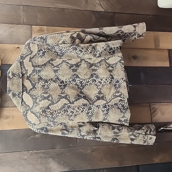 Doncaster collection 100% leather moto jacket. Size 8 - Picture 6 of 12